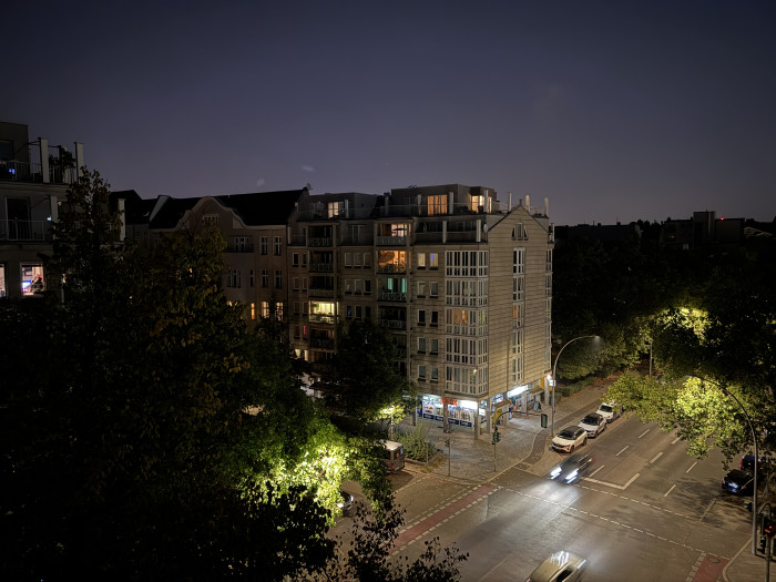 ... und iPhone 15 Pro. (Bild: Tobias Költzsch/Golem.de)